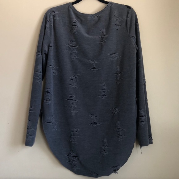 Distressed H&M long shirt - Picture 2 of 2